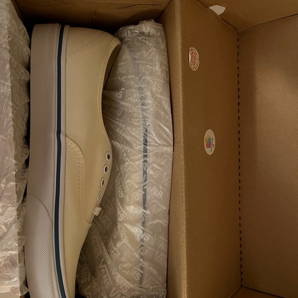 Vans - Picture 3 of 4